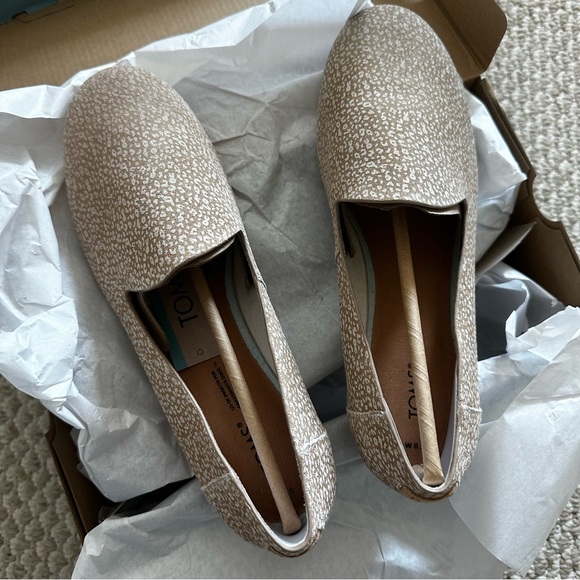 TOMS Darcy Slip-On Loafer Flats - Picture 5 of 10